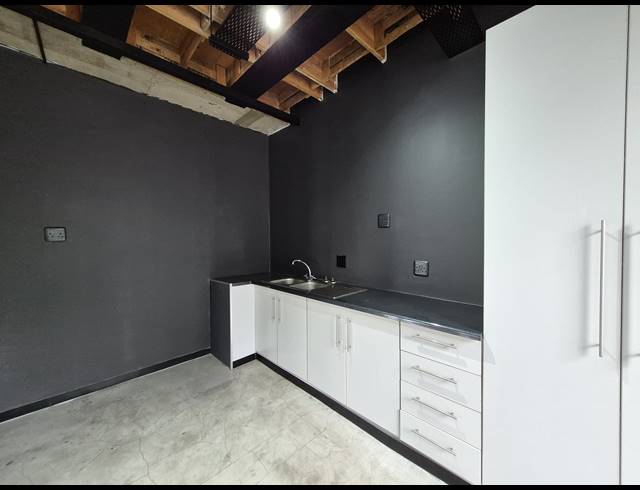 239M² OFFICE TO LET IN HYDE PARK